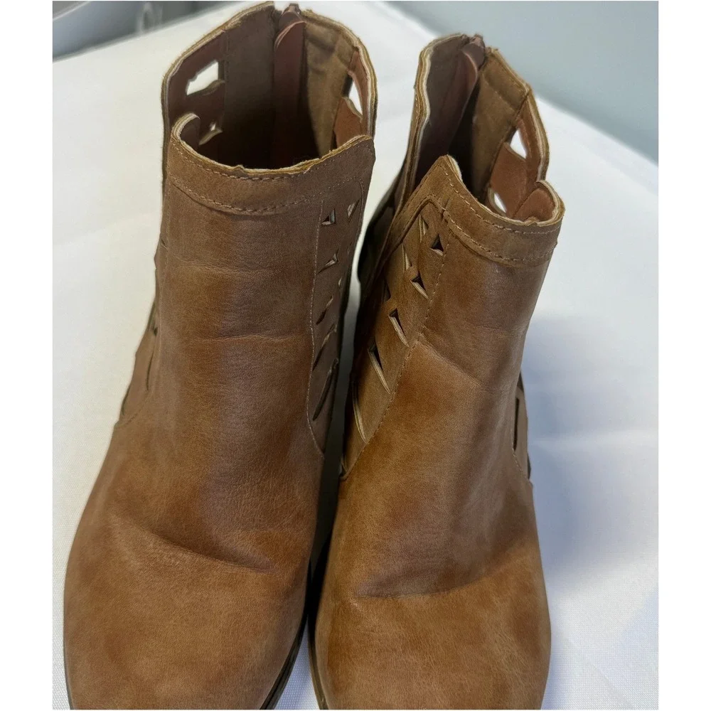 Tan Laser Cut Out Ankle Booties Western Stacked Heel Rear Zip Brown Womens 9 US